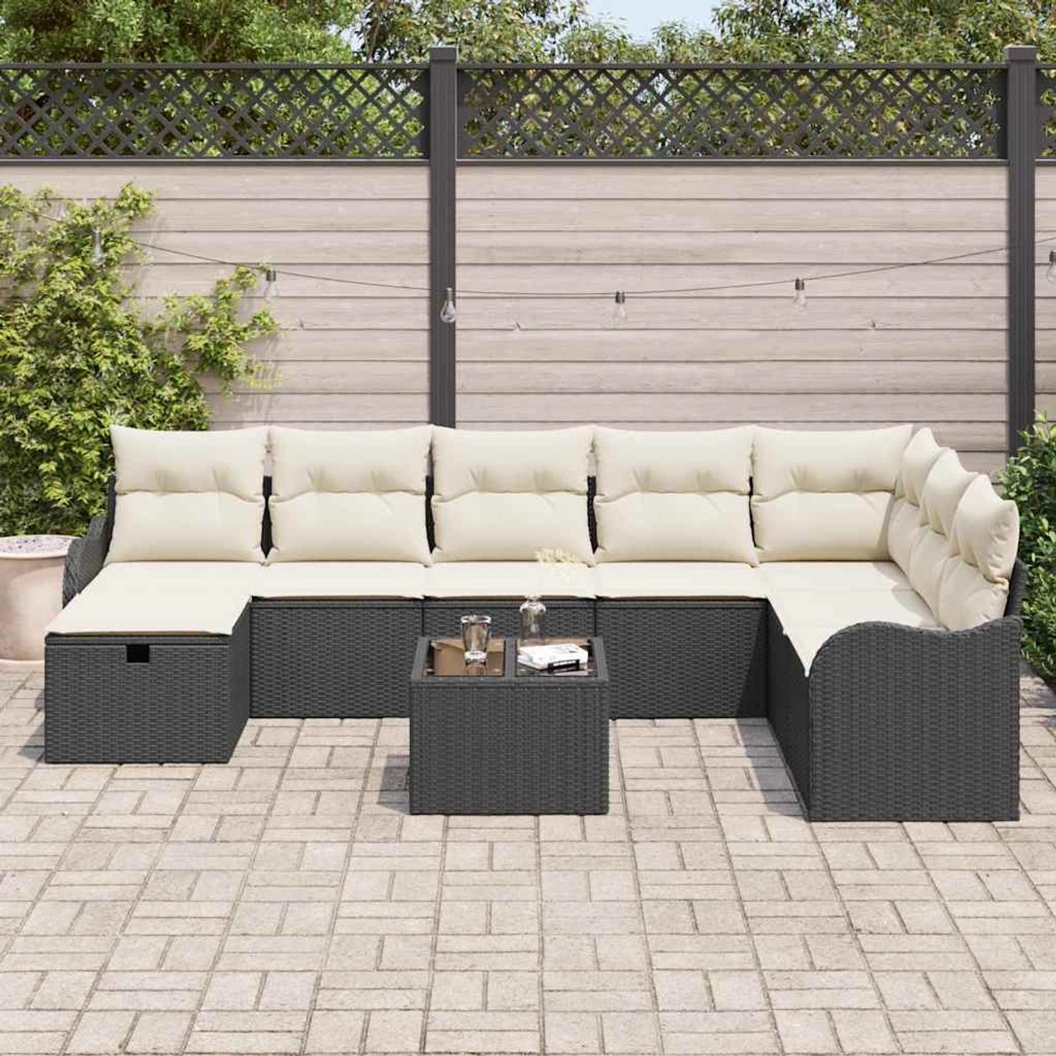 Schwarzes 9-teiliges vidaXL Garten-Sofa-Set aus Poly Rattan mit Kissen.