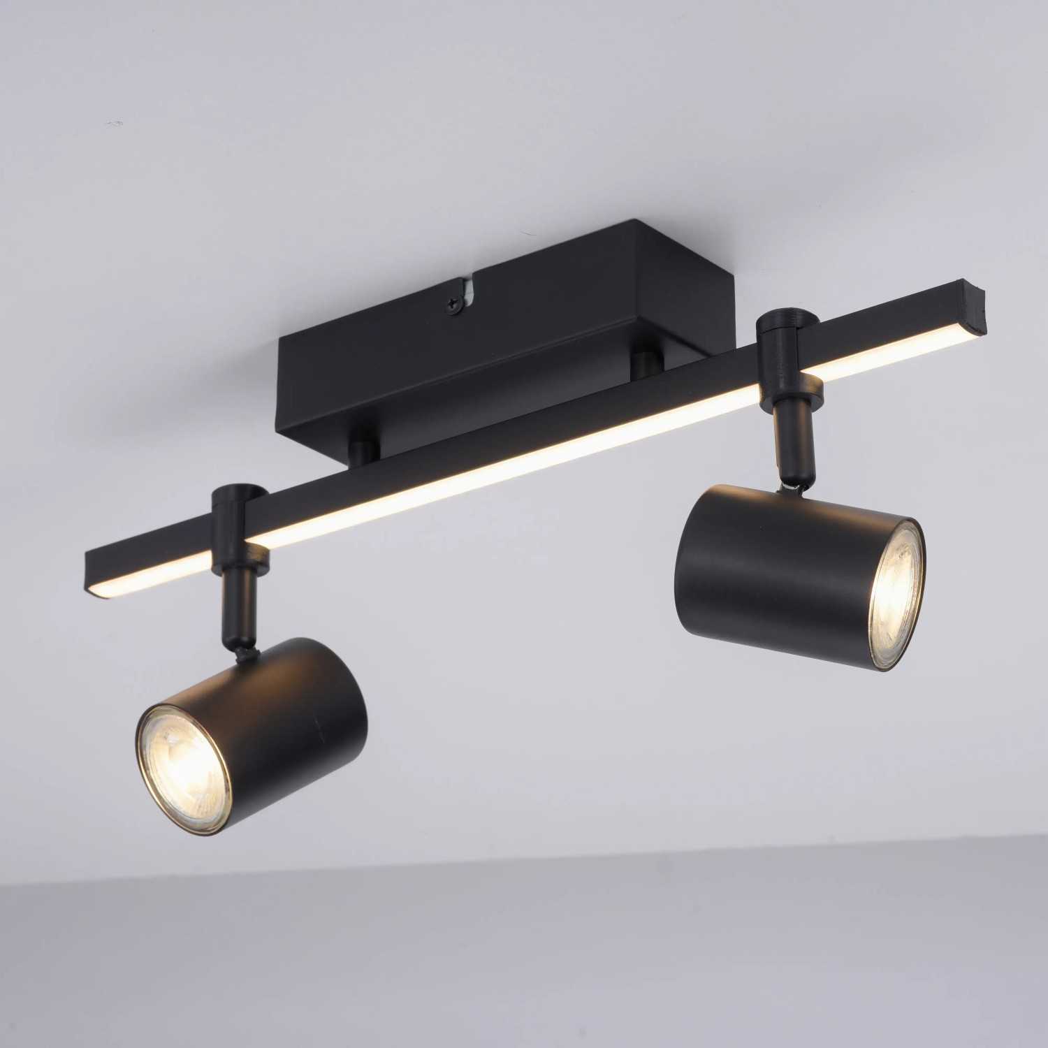 Schwarze Paul Neuhaus Barik Wand-/Deckenleuchte mit 2 Spots und LED-Leiste.