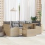 Beiges 7-teiliges Garten-Sofa-Set aus Poly Rattan mit Tisch und grauen Kissen.
