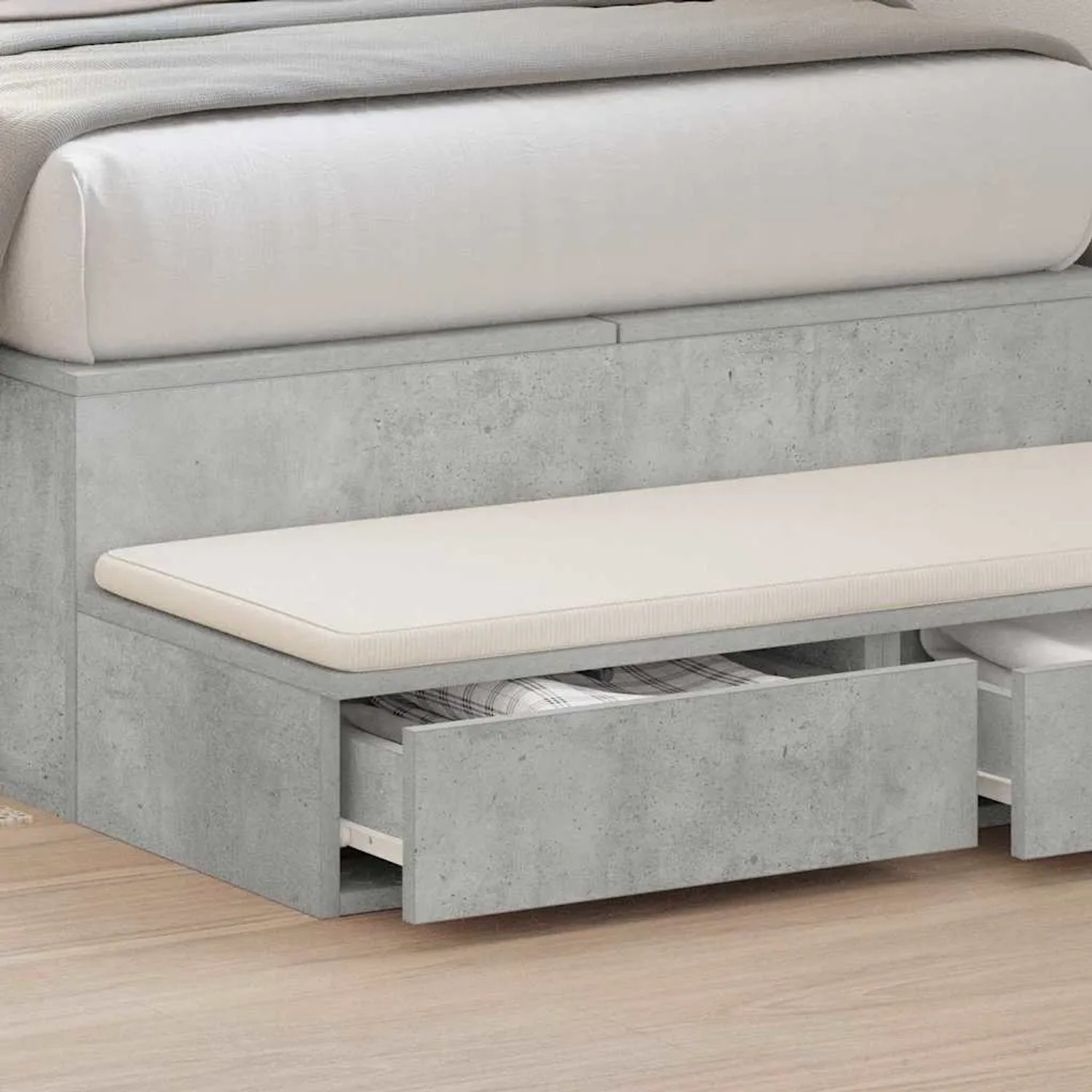 Betongraue vidaXL Bettschubladen aus Holzwerkstoff, eine Schublade geöffnet, unter einem Bett. Praktische Aufbewahrung.