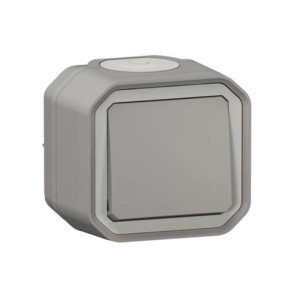 Grauer Plexo New AP Wechselschalter IP55 für Feuchträume. Robustes, quadratisches Design mit weißem Knopf.