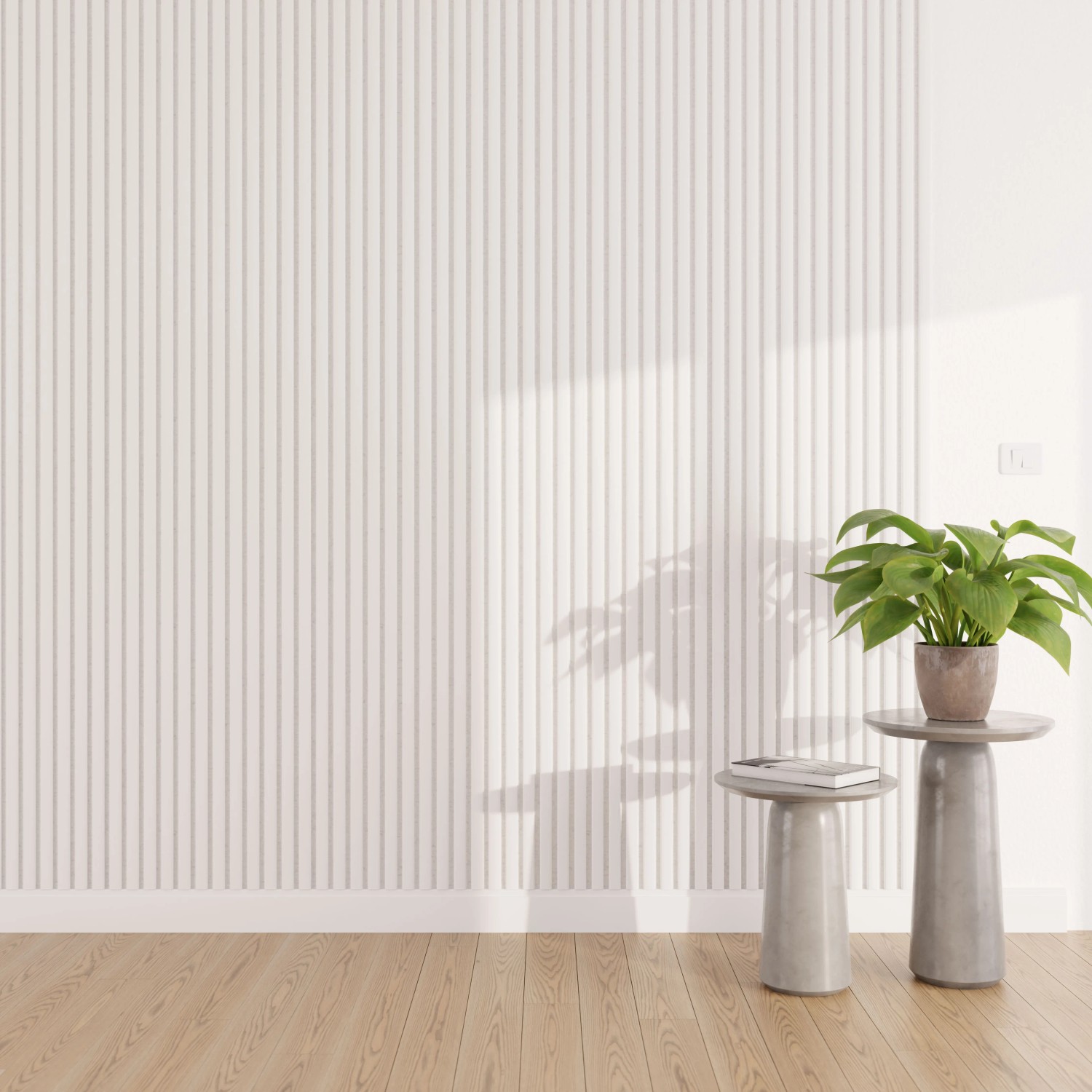 Weißes Akustikpaneel mit filzbeschichteter Wandverkleidung und Holzfußboden. Dekorative Raumgestaltung.
