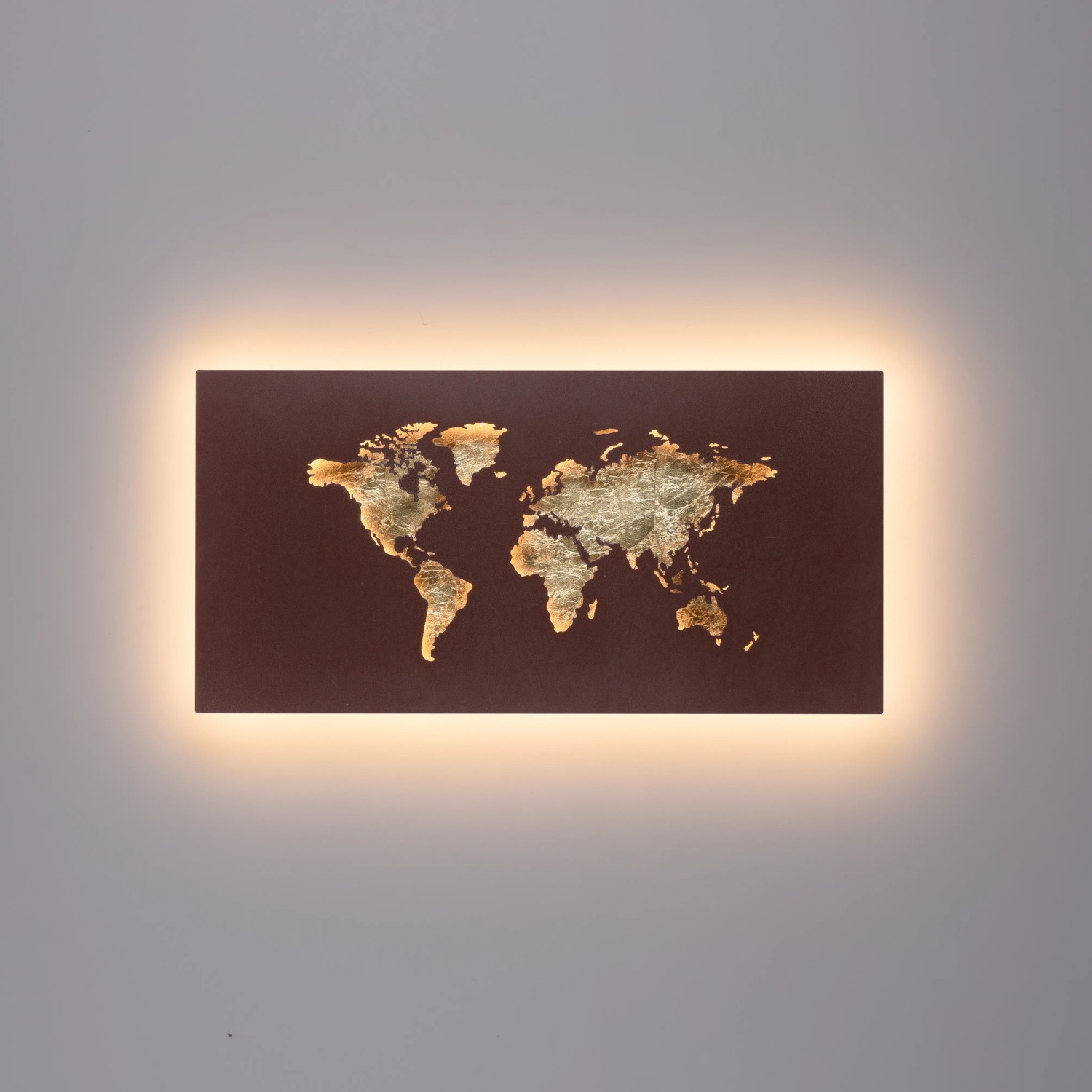 Paul Neuhaus LED-Wandleuchte Map, Rostoptik mit goldener Weltkarte, indirekte Beleuchtung.