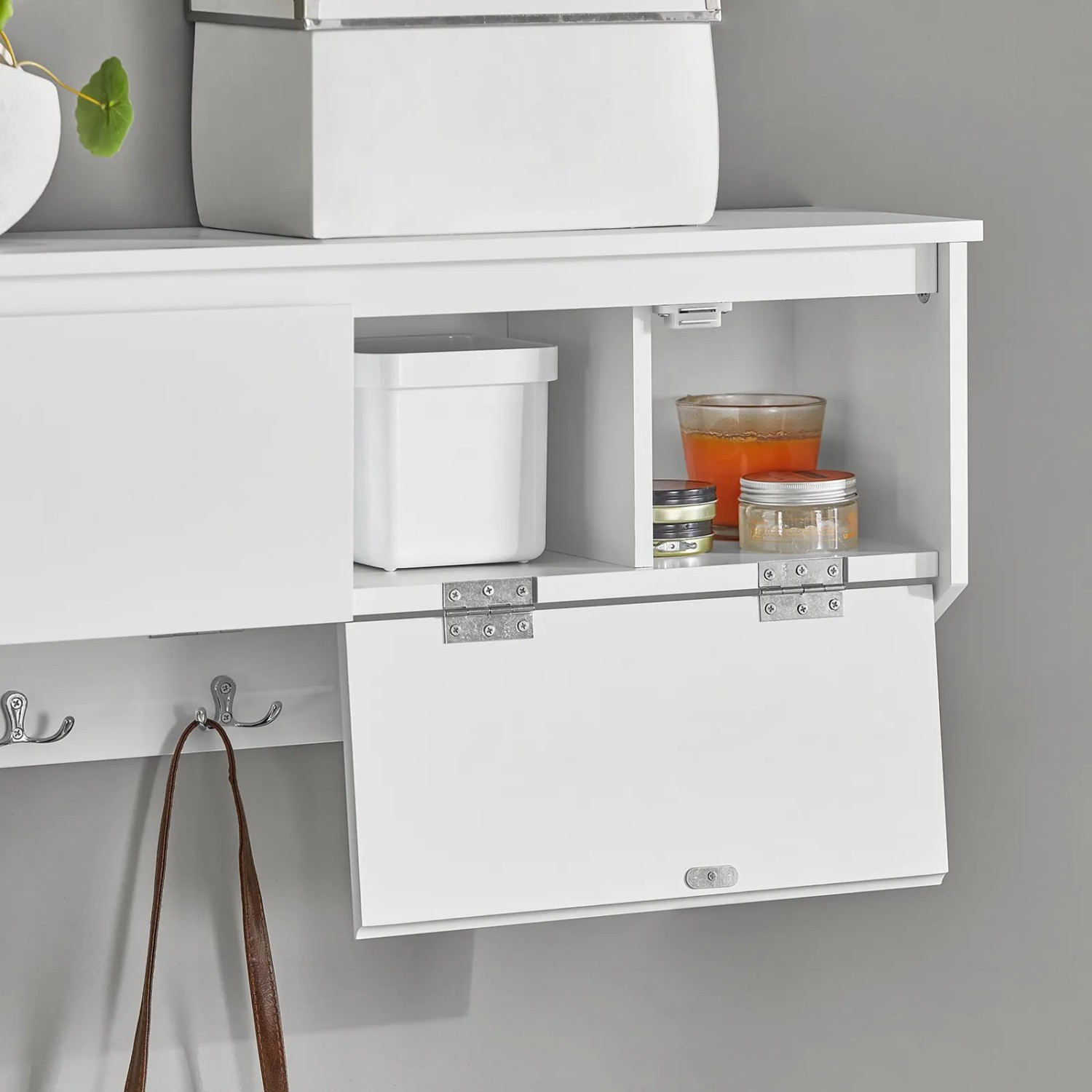 Weiße SoBuy Wandgarderobe mit 2 Klappen, 5 Haken und Ablagefläche. Ideal für Flur und Eingangsbereich.