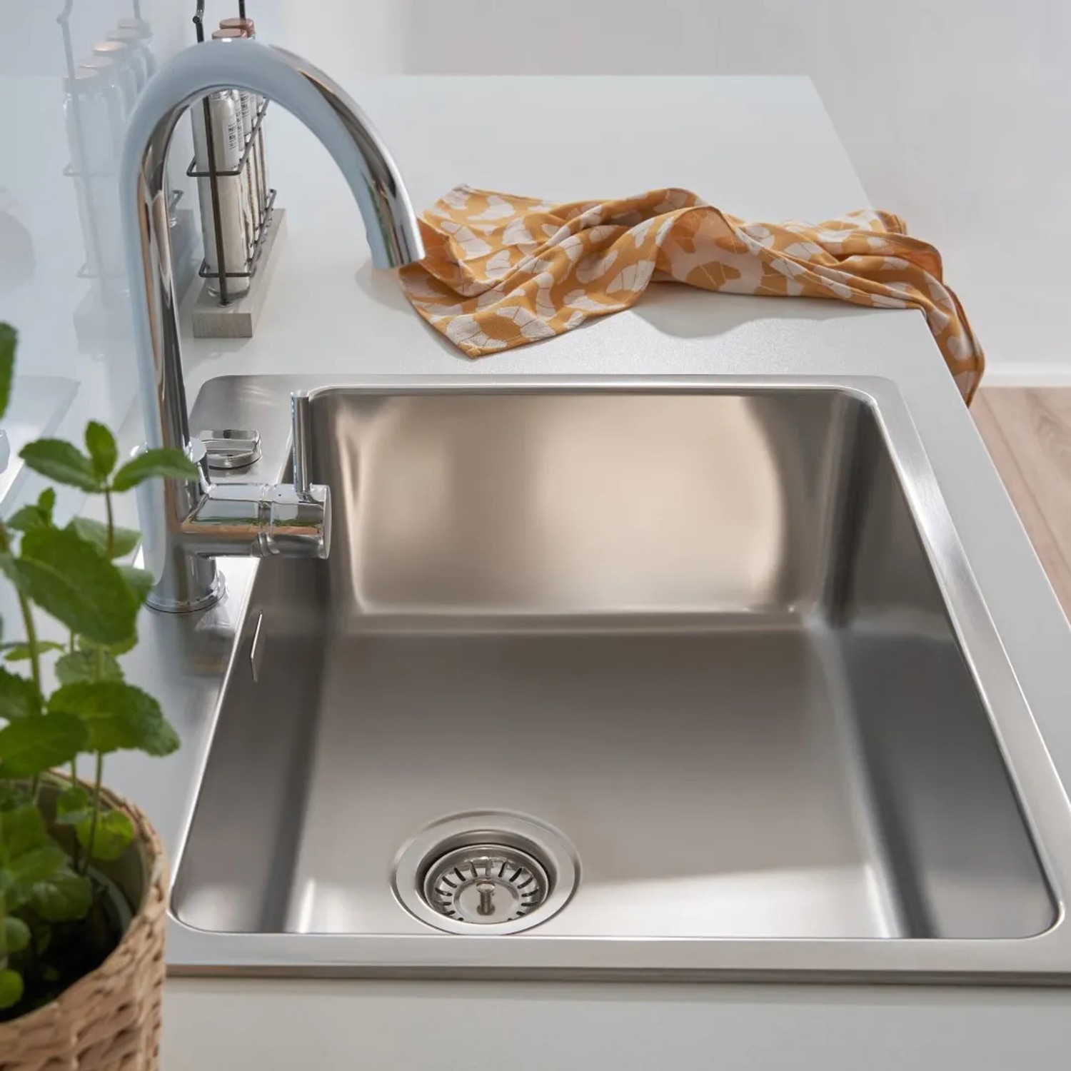 Respekta Einbauspüle Chicago, 60x50 cm, Edelstahl, mit Armatur und Abfluss.