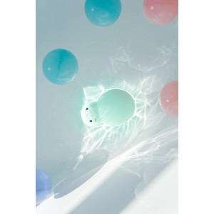 MegaLight LED Kinder-Badelicht Swimmy Hippo im Wasser mit bunten Bällen. Nachtlicht für Kinder.