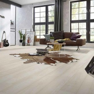 Heller Project Floors Klebe-Vinylboden Home/30 PW 3022/30 in Eichenholzoptik im Wohnraum.