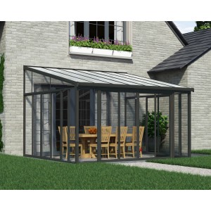 Moderner, anthrazitfarbener Palram Canopia SanRemo Wintergarten 4x4.25 m am Haus.