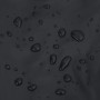 Detailaufnahme: Schwarze, wasserdichte Wathose mit Wassertropfen.