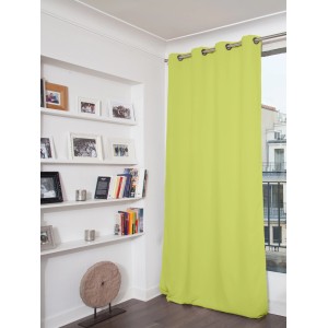 Grüner Moondream Wärmeschutzvorhang (260x145 cm) am Fenster.