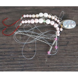 Westline Brandungsvorfach Pearl Rig: Angelvorfach mit roten Haken, Perlen und Locklöffel.