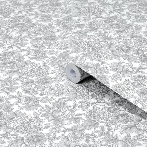 Laura Ashley Vliestapete Louise Slate Grey mit floralem Muster aus Hortensien und Rosen.
