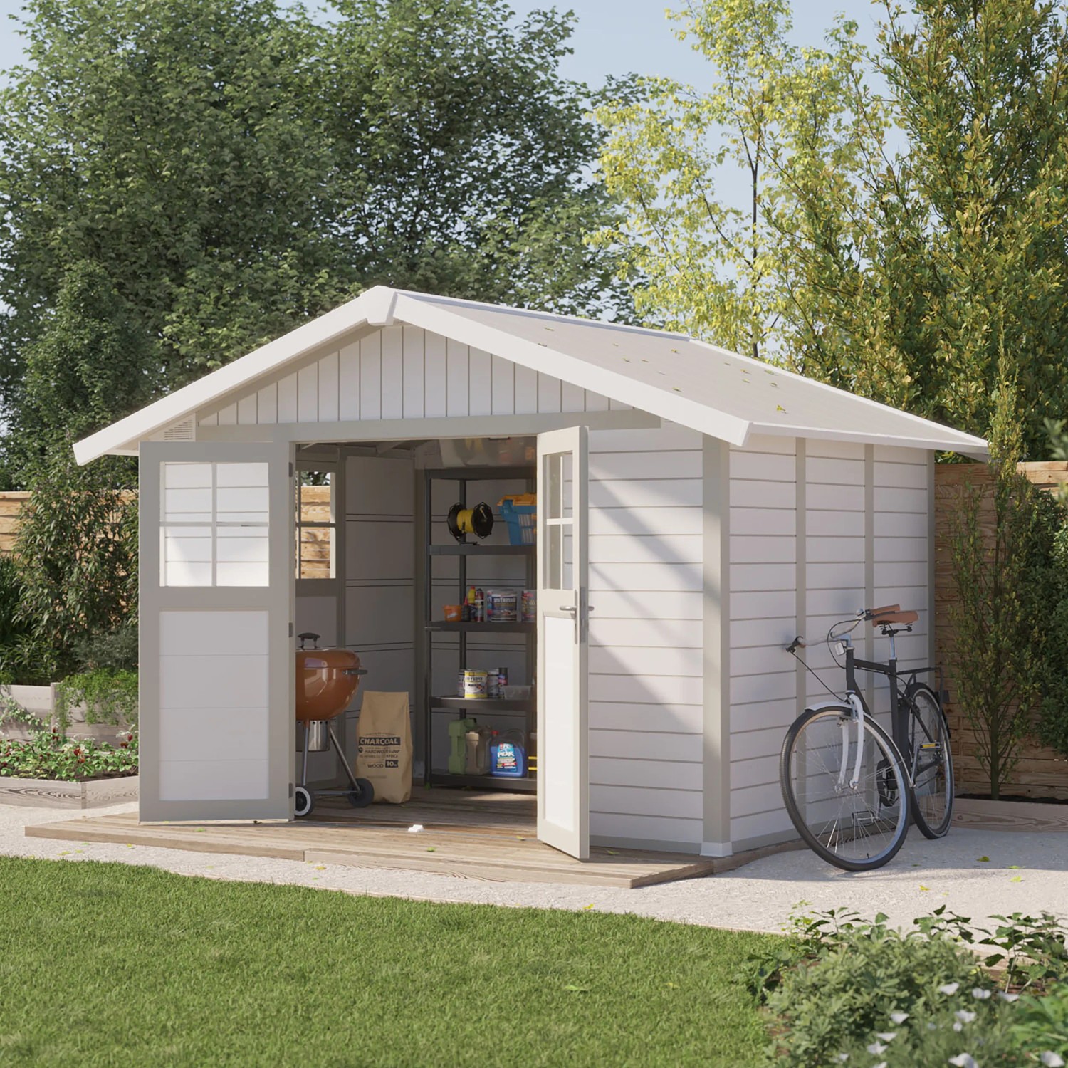 Grosfillex Gartenhaus Deco H 7.5 in Graugrün mit geöffneter Doppeltür, Grill und Fahrrad im Garten.