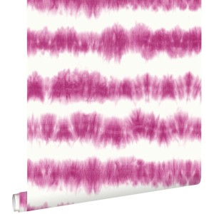 ESTAhome Vliestapete mit horizontalen tiefrosa Tie-Dye Shibori Streifen auf weißem Grund, 53 cm breit.