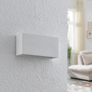 Moderne, weiße Lindby Wandleuchte Mavora aus Gips/Ton, 2-flammig für Innenräume.