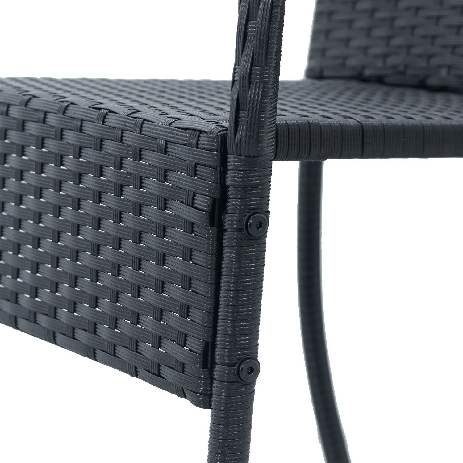 Detailaufnahme: Schwarzer Polyrattan Gartenstuhl Yoro mit Armlehne, Stahlrahmen, Teil eines 2er Sets.