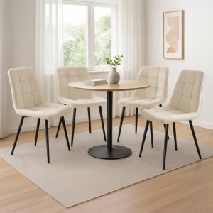 Vier cremefarbene Esszimmerstühle Asti aus Samt mit schwarzen Metallbeinen um einen Holztisch in modernem Esszimmer.