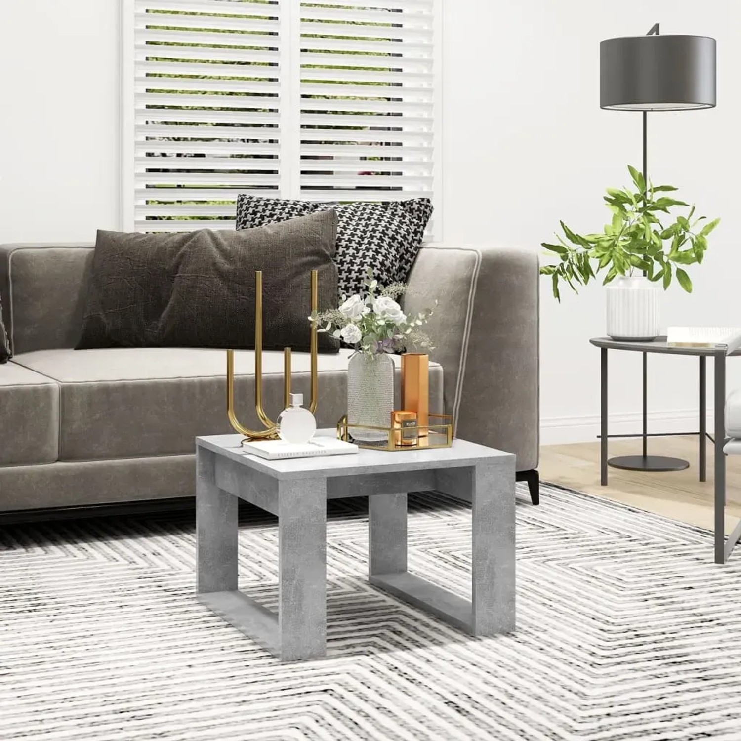 Moderner, betongrauer vidaXL Beistelltisch aus Holzwerkstoff (50x50x35 cm) im Wohnzimmer.