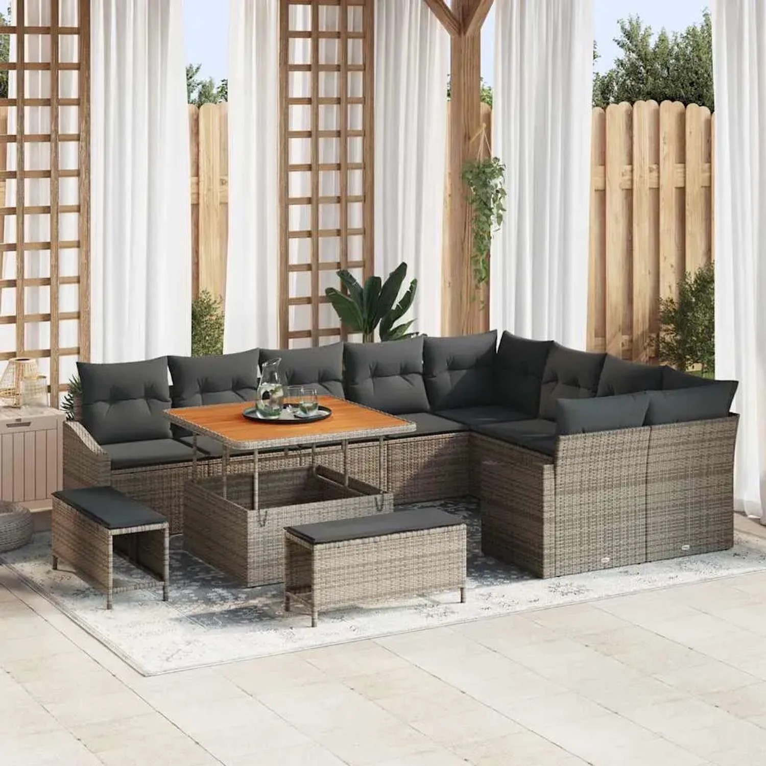 Graues 12-tlg. vidaXL Garten-Sofa-Set aus Polyrattan mit Kissen und Tisch auf Terrasse.