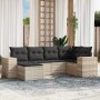 Hellgraue 6-tlg. Garten-Sofagarnitur aus Polyrattan mit dunklen Kissen.