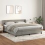 Hellgraues Boxspringbett 160x200 cm mit Matratze und Samtbezug.