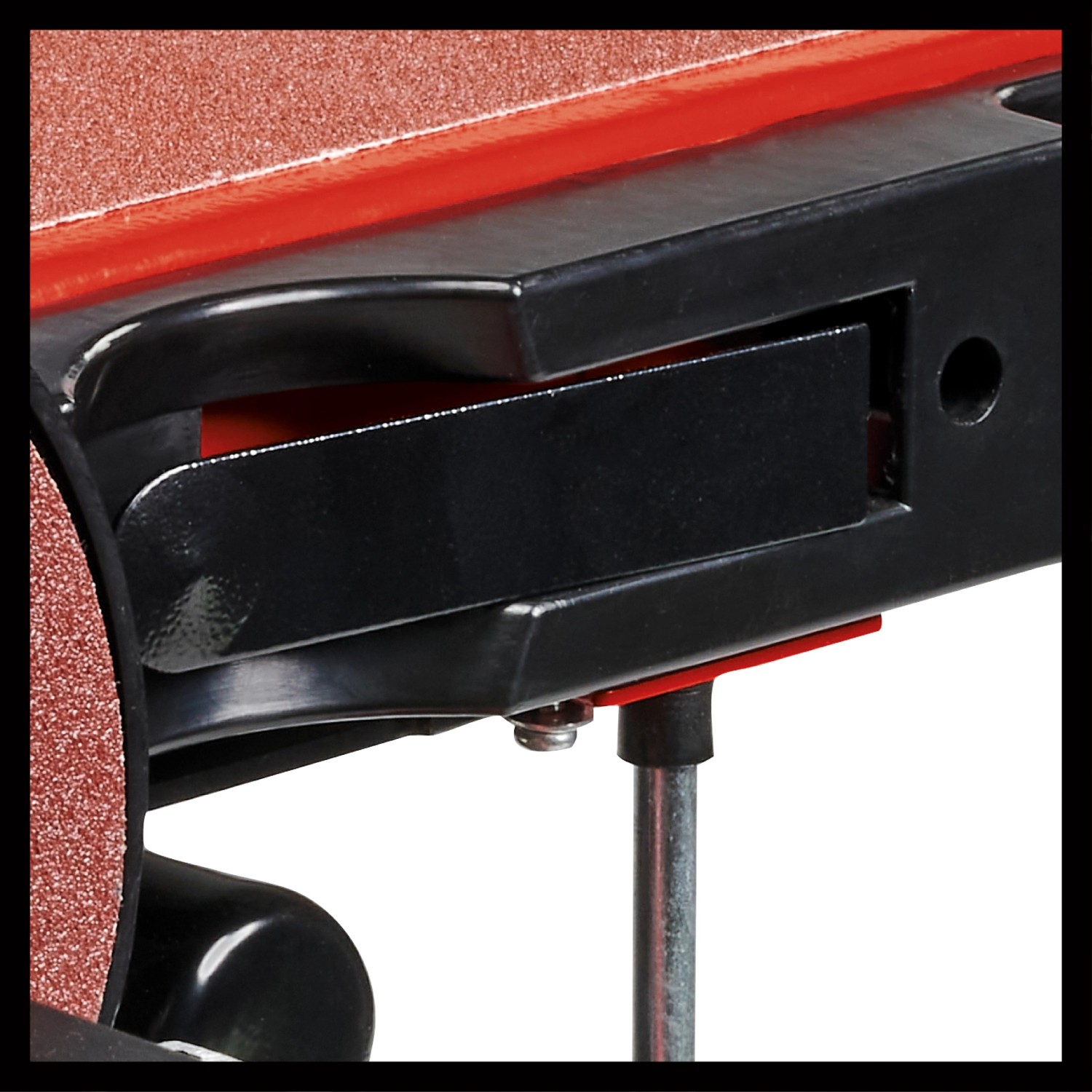 Detailaufnahme: Einhell TC-US 380 Stand-Band-Tellerschleifer, Schleifbandführung.