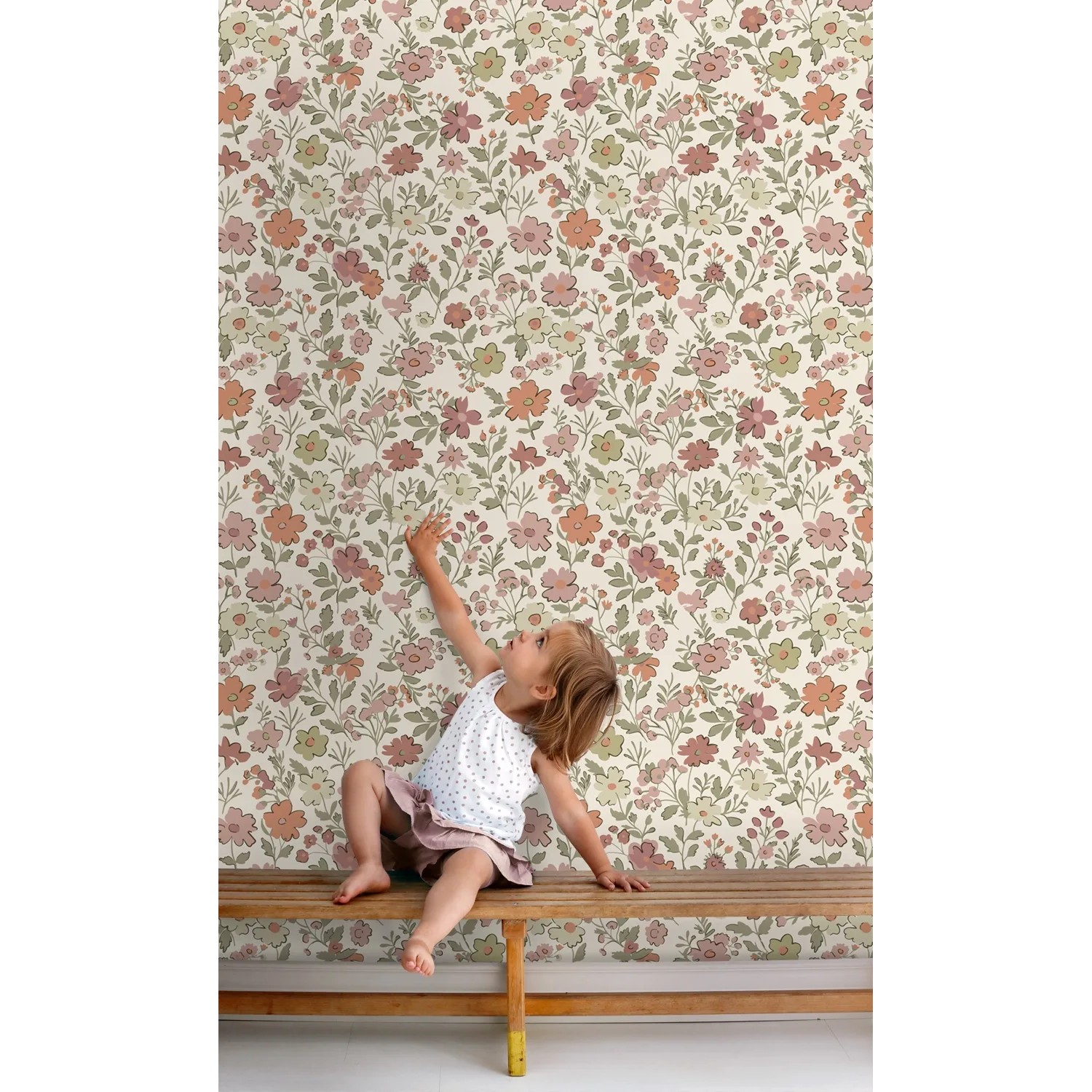 ESTAhome Vliestapete mit Blumenmuster in Terrakotta, Grün und Weiß. Dekorative Tapete für ein stilvolles Zuhause.