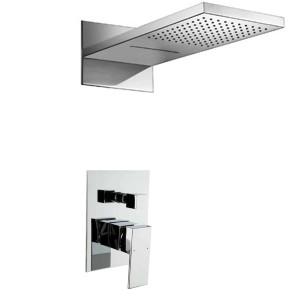 Eckiges PaulGurkes Unterputz Duschset mit Regen- und Wasserfalldusche, verchromt.
