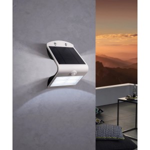 Weiße Eglo LED Solar-Wandleuchte Lamozzo, 21x14cm, mit Bewegungsmelder für den Außenbereich.