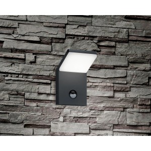 Anthrazitfarbene Trio LED-Außenwandleuchte Pearl mit Bewegungsmelder an Steinwand.