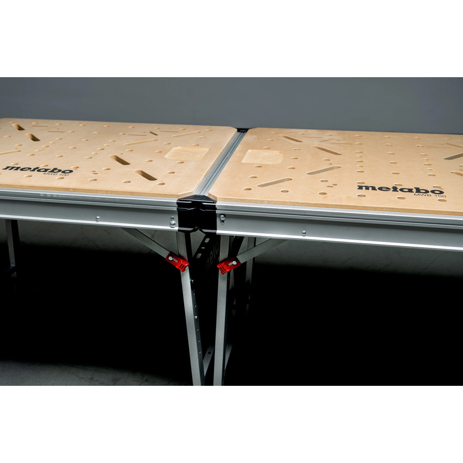 Metabo Multifunktionstisch MWB 100, mobile Werkbank mit MDF-Tischplatte und Lochraster.