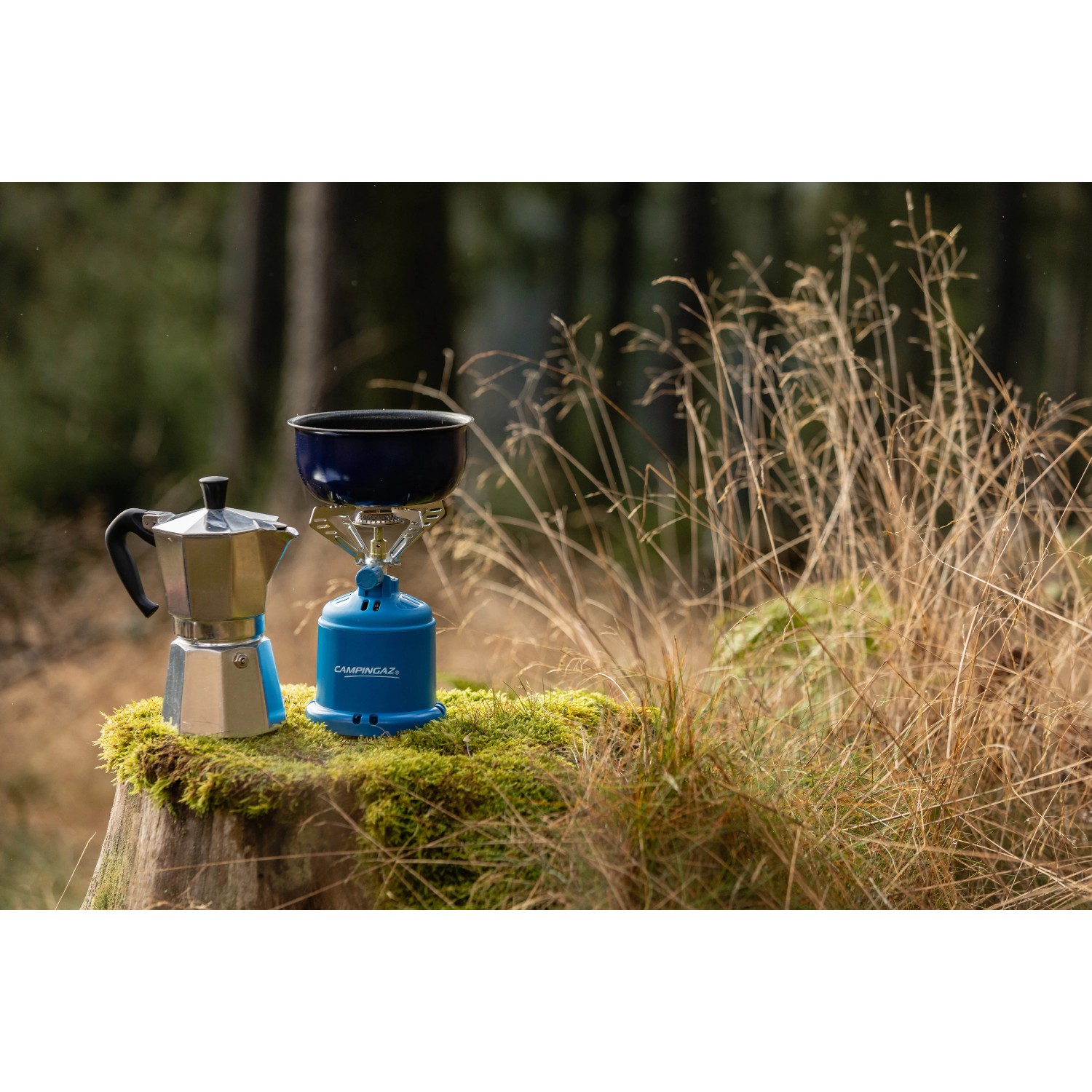 Campingaz C 206 GLS Stechkartusche mit Gaskocher und Espressokocher im Outdoor-Einsatz.