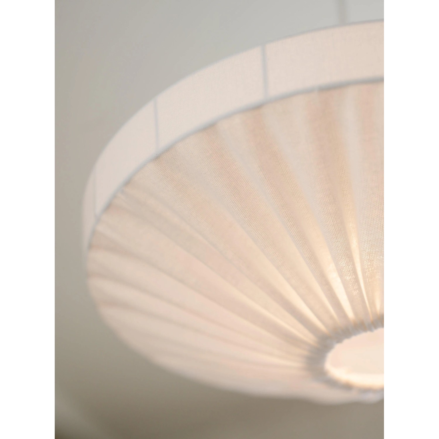 PR Home Edith Pendelleuchte, weiße Stofflampe im skandinavischen Design für sanftes Licht.
