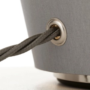Detailaufnahme der grauen Orion Twins Large Tischleuchte mit Textilkabel.