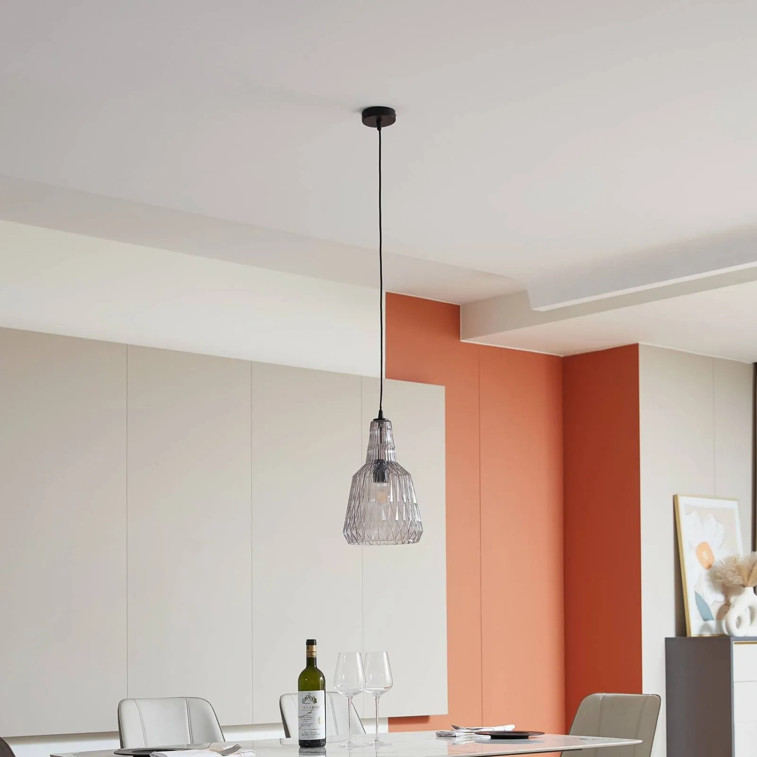 Retro Pendelleuchte Belarion in Alu-Optik mit Glasschirm, 1-flammig, für Wohnzimmer.