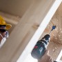 Bosch Expert Selfcut Flachfräsbohrer Ø 14mm im Einsatz beim Bohren in Holz.