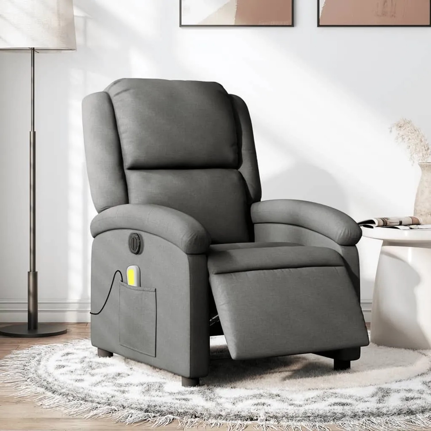 Dunkelgrauer, elektrischer Massagesessel aus Samt mit Vibrationsfunktion und Seitentasche.