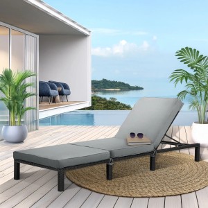 Svita Peach Gartenliege 2er Set, klappbar, Polyrattan schwarz mit grauen Polstern.