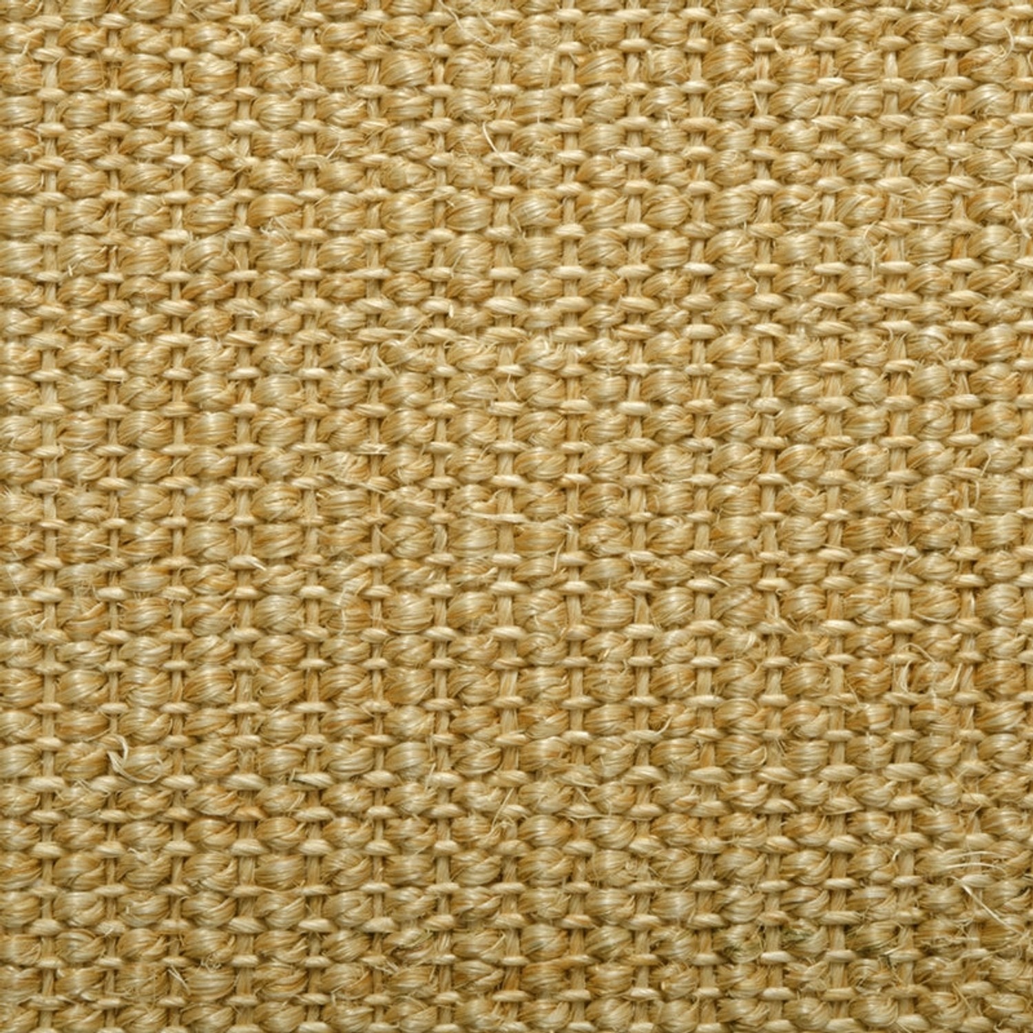 Detailaufnahme: Naturfarbener KARAT Sisal Teppich Sylt, gewebte Textur.