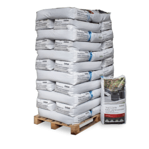 Palette mit vielen weißen Säcken Liadrain Blähton Fein 50l. Tongranulat für Pflanzendrainage und Substrate.