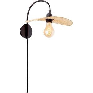 Brilliant Wandleuchte Jefter, schwarz/natur mit Lampenschirm aus Naturmaterial und sichtbarem Leuchtmittel.