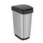 PROREGAL Abfalleimer, 50 Liter, silberfarbener Kunststoffkorpus mit schwarzem Klappdeckel.