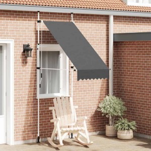 Anthrazitfarbene, handbetriebene Markise (100 cm) am Haus mit Sessel.