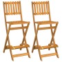 Zwei klappbare Garten-Barhocker aus Akazienholz für Terrasse und Balkon.