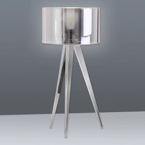 Näve Design-Tischleuchte mit Chrom-Fuß im Tripod-Stil und transparentem Schirm, 61,5 cm hoch.