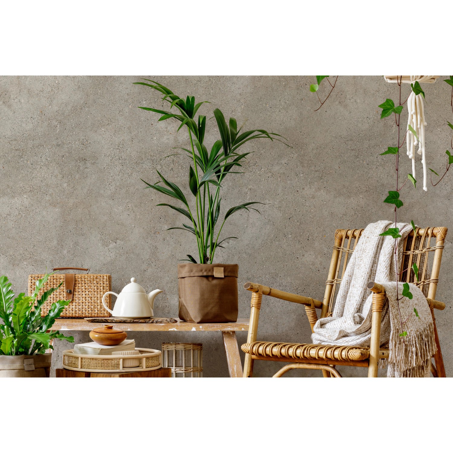 Wohnraum mit Grosfillex Wandpaneel Element 3D Optik Grigo Brillant im Hintergrund.