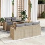 Beige 6-tlg. Garten-Sofagarnitur aus Polyrattan mit hellgrauen Kissen und Tisch mit Glasplatte.