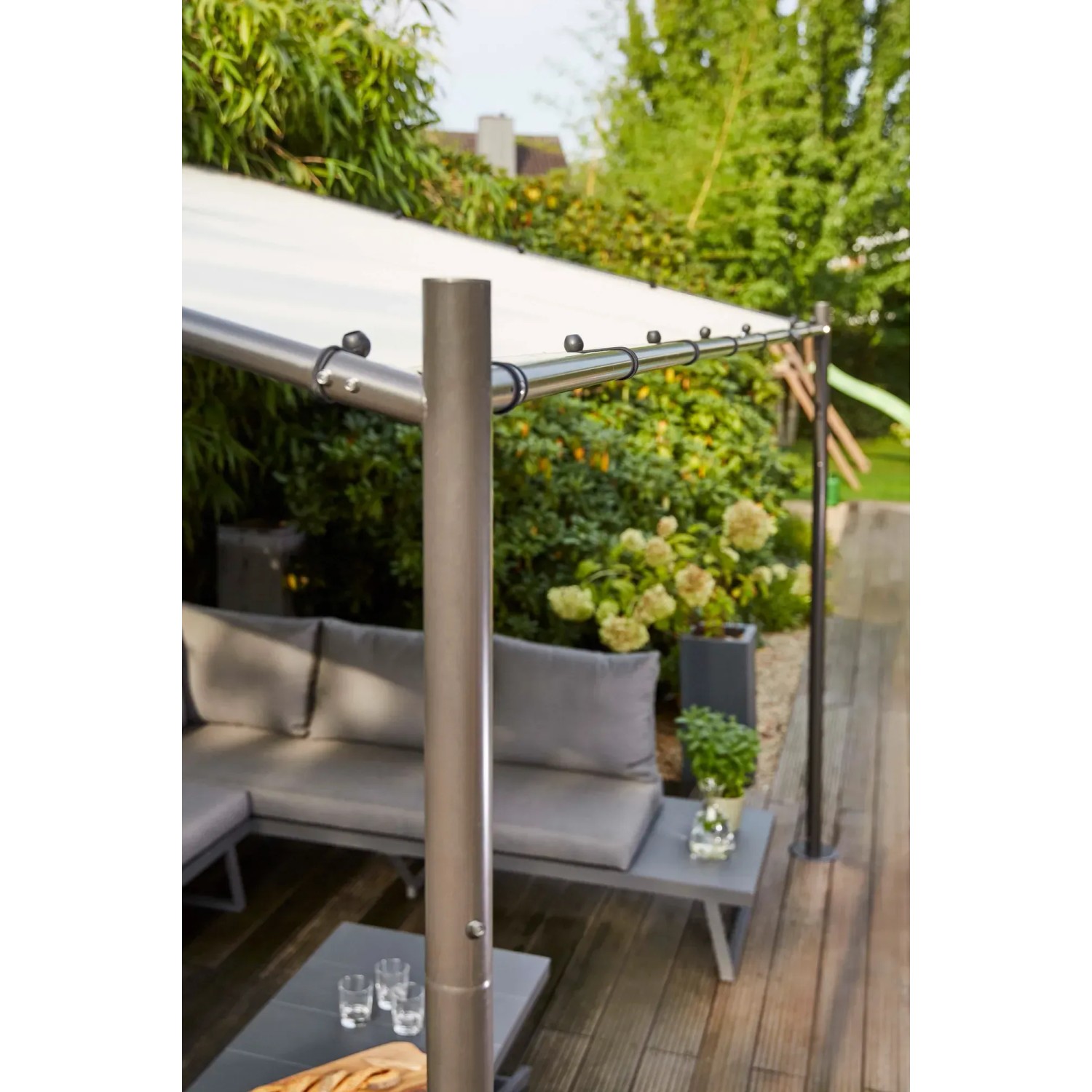Detailansicht: Grauer Siena Garden Pavillon Levino 300x400 cm mit schrägem Dach.