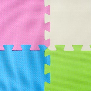 Bunte LittleTom Puzzlematte für Babys und Kinder, 9 Teile, 30x30 cm. Schaumstoffmatte in Rosa, Weiß, Blau und Grün.