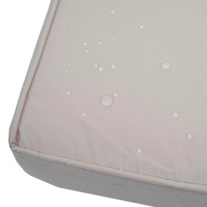 Creme-weißes Polster der MCW Gartenmöbel-Garnitur mit Wassertropfen, wasserabweisender Bezug.